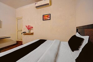 1 chambre, bureau, draps fournis