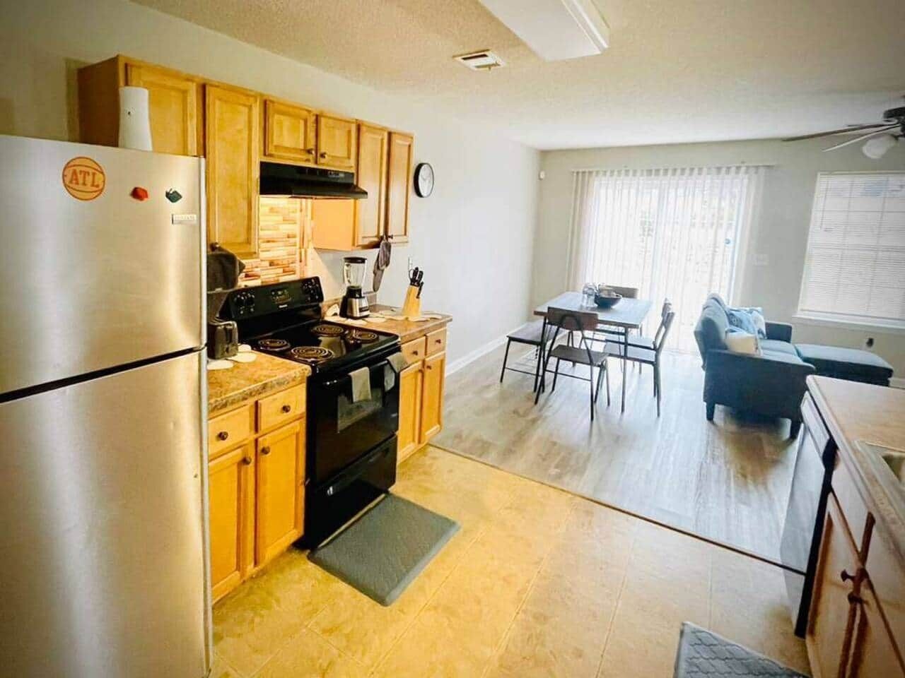 Refrigerador, microondas, horno, placa de cocina