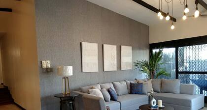 Luxury 4BR in Prime Location