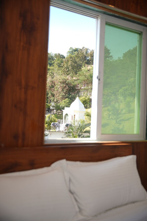 Deluxe Double Room, Patio, Pool View - Venkat's The MOUNTAIN by Redwings (Khalapur)