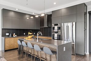 Microonde, forno, piano cottura, lavastoviglie