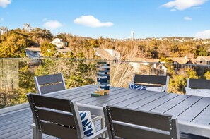 Outdoor dining - Private Pool + Firepit | Hill Views | Mins to Lake Travis | Hunters Estate (Austin)