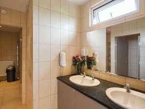 Unclassified image, 5 of 14, button - Ash - Glamping Pod - UK49944 (Oswestry)