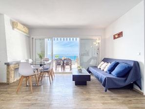 TV - Blaumar by Interhome (Roses)