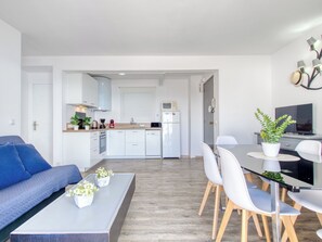 Interior - Blaumar by Interhome (Roses)