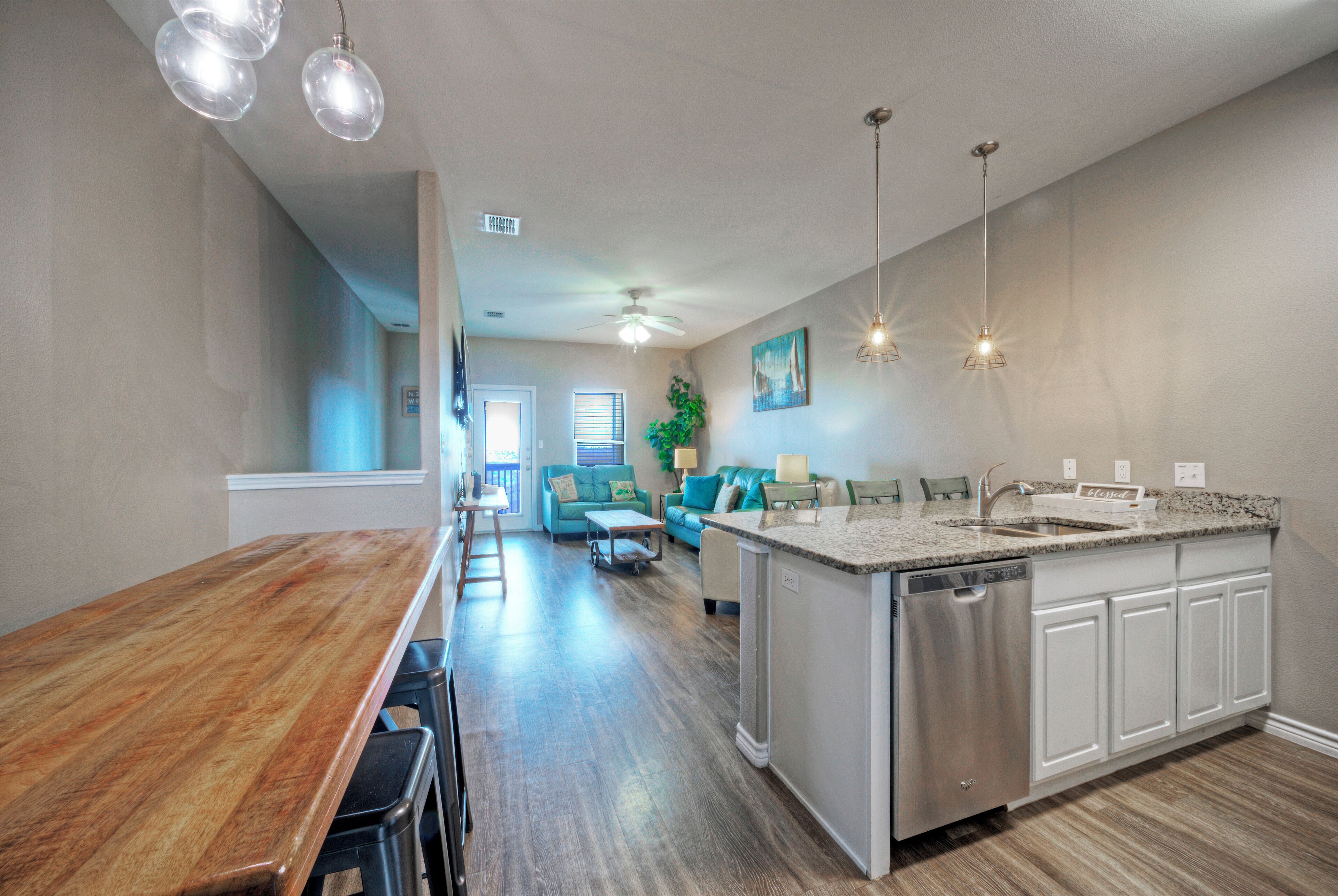 North Padre Retreat  Walk To Beach + Shared Pools | Sleeps 16 | Ocean's 96 - Corpus Christi, TX