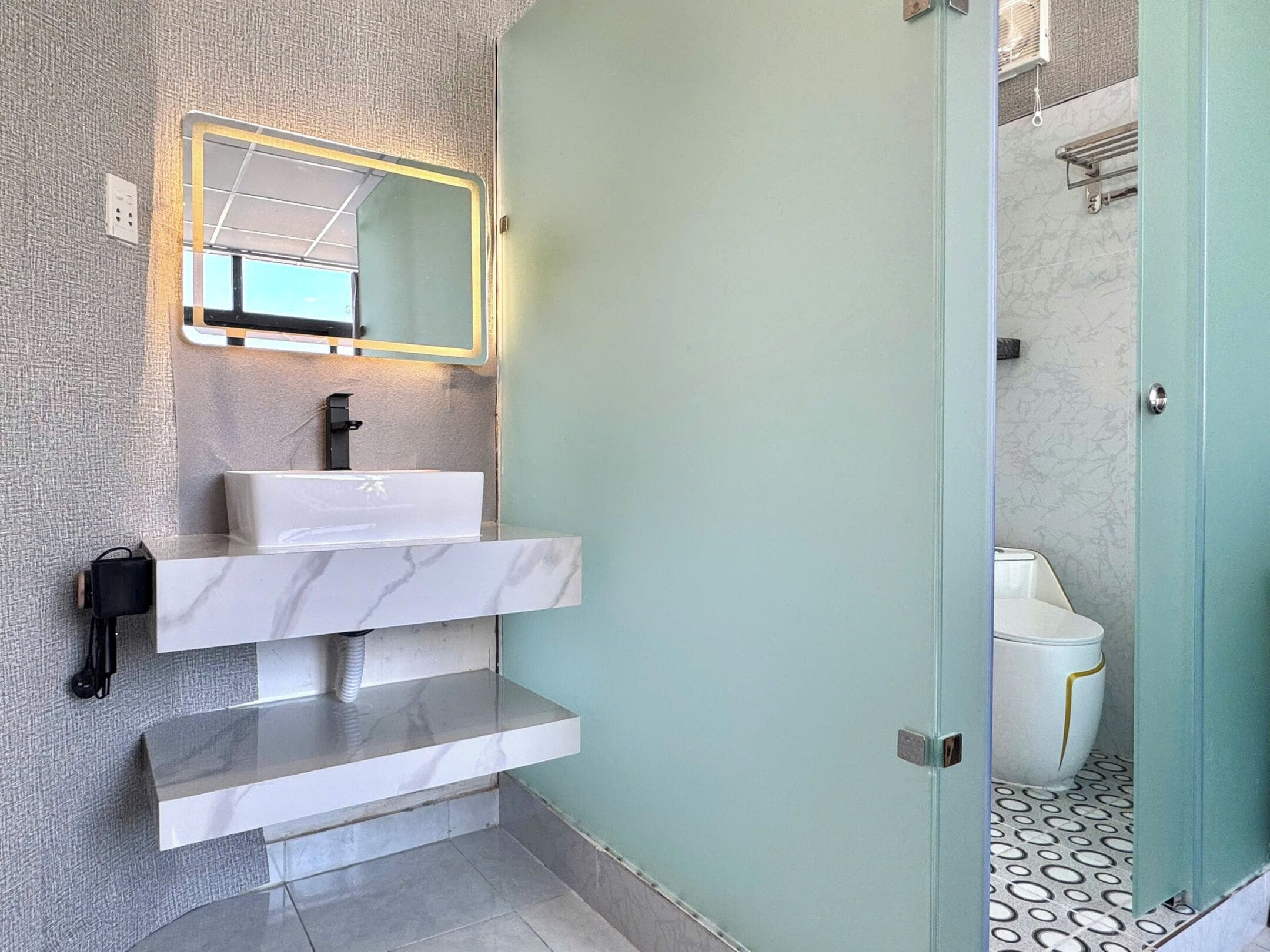 Standardzimmer (Window) | Badezimmer