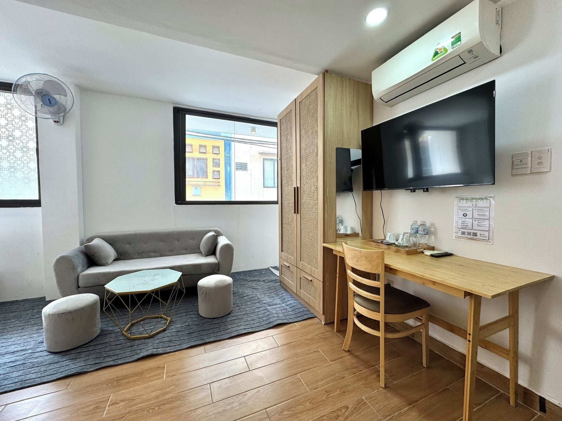 Family Room | Living area | 32-inch flat-screen TV with satellite channels