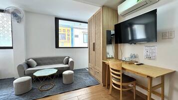 Habitación familiar | Zona de estar | Televisión de pantalla plana de 32 pulgadas con canales por satélite