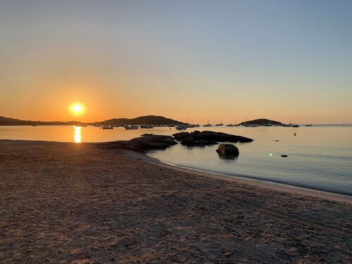 Mini-Villa St-Cyprien: Private garden, 3-minute walk to the beach and shops