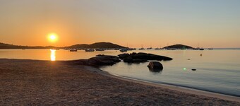 Mini-Villa St-Cyprien: Private garden, 3-minute walk to the beach and shops