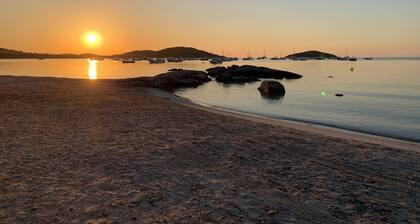 Mini-Villa St-Cyprien: Private garden, 3-minute walk to the beach and shops