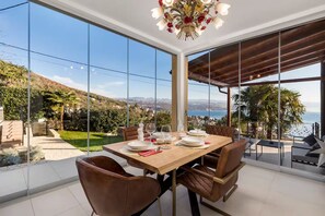 Dining - Veranda - Seaview Apartment (Opatija)