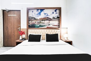 1 slaapkamer, een bureau, beddengoed