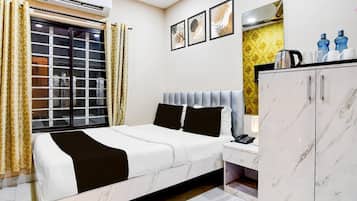 1 bedroom, desk, bed sheets