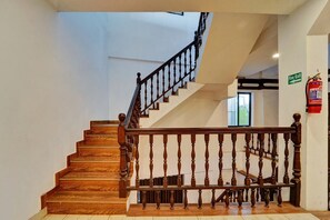 Interior - Super Collection O Calvathy Road (Kochi)