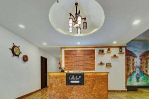 Lobby - Super Collection O Calvathy Road (Kochi)