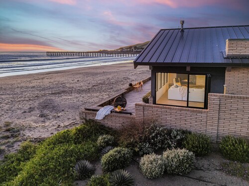Oceanfront Cayucos Home + On the Sand + Firepit + Views + Steps to Cayucos Pier