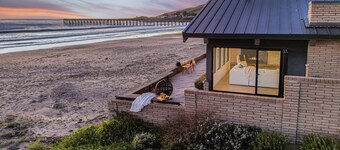 Oceanfront Cayucos Home + On the Sand + Firepit + Views + Steps to Cayucos Pier