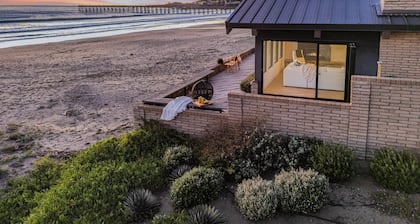 Oceanfront Cayucos Home + On the Sand + Firepit + Views + Steps to Cayucos Pier
