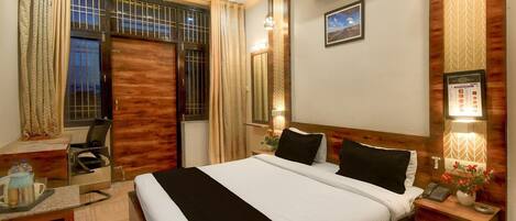 1 chambre, bureau, draps fournis