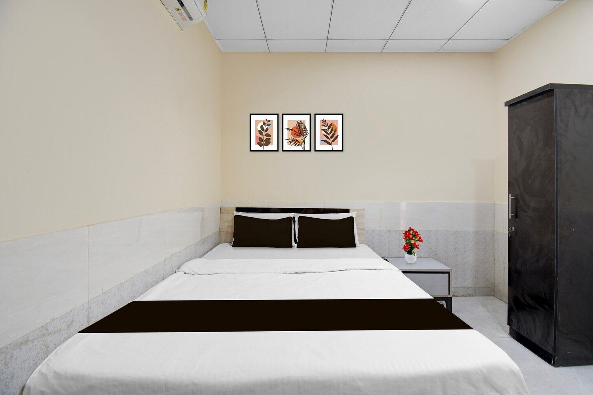 Escritorio y ropa de cama 