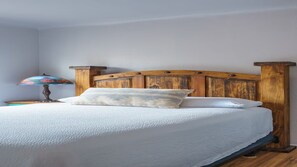 4 bedrooms, desk, iron/ironing board, free WiFi - Entire Private Compound in Albuquerque – 2 Casitas (Albuquerque)