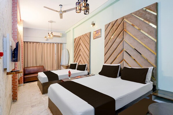 1 habitación, escritorio y ropa de cama 