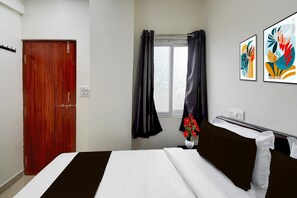 1 室のベッドルーム、デスク、ベッドシーツ