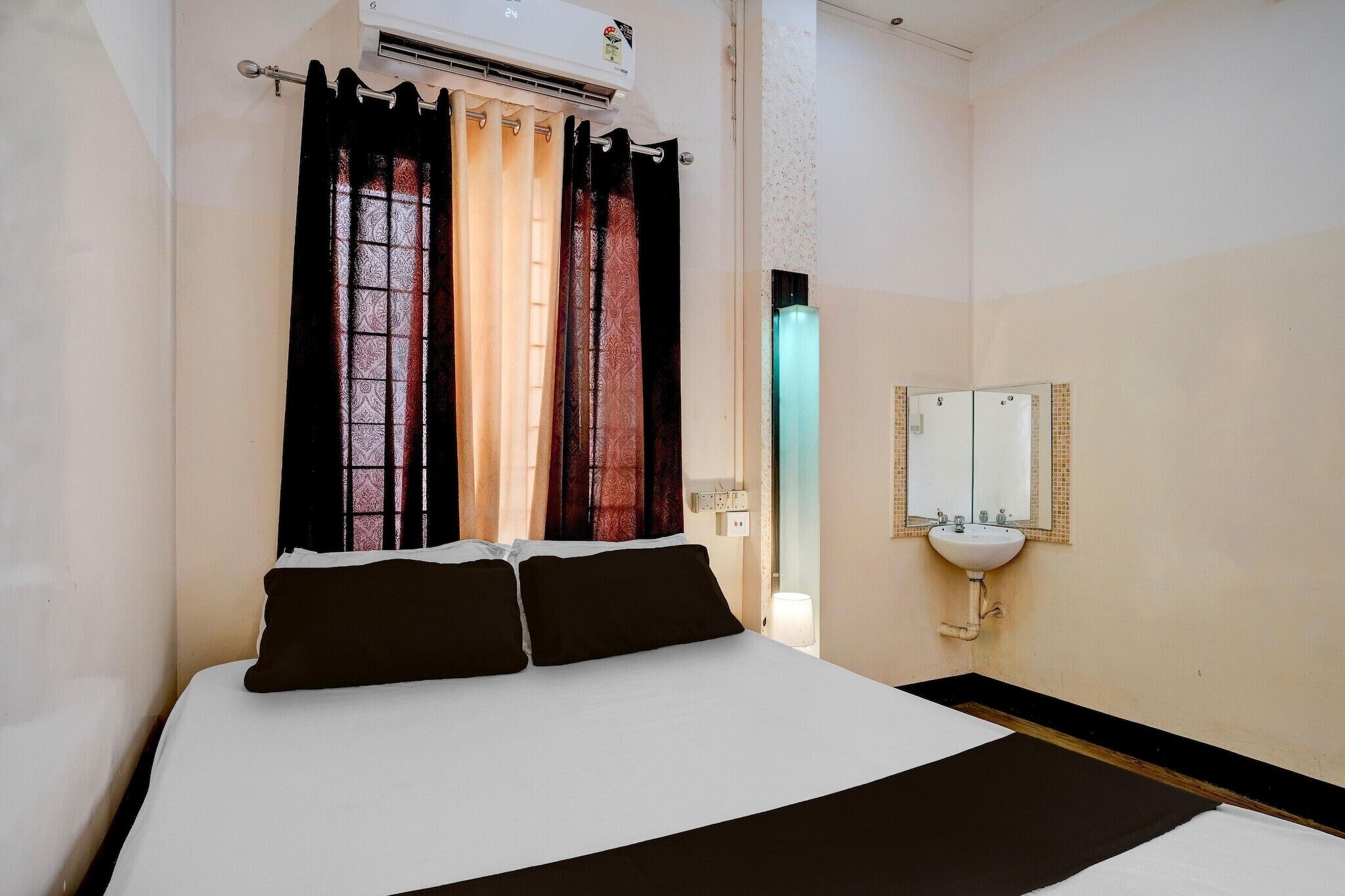 1 bedroom, desk, bed sheets