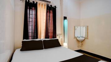 1 bedroom, desk, bed sheets