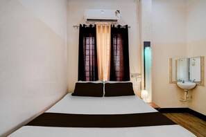 1 bedroom, desk, bed sheets