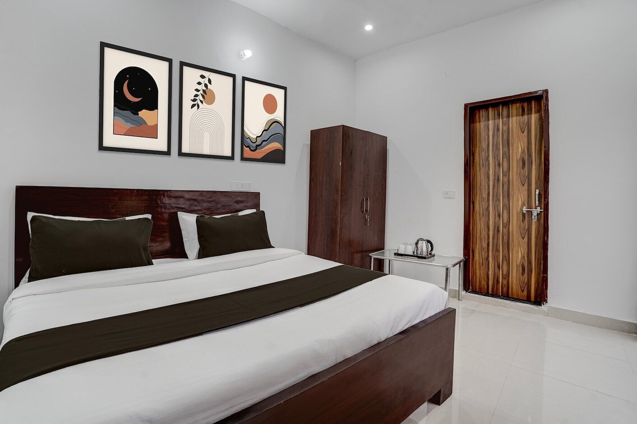 1 makuuhuone, työpöytä, vuodevaatteet