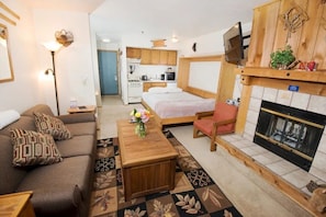 Iron/ironing board, travel cot, free WiFi, bed sheets - The Meadows Region - Studio Condo | Near Ski Lifts (Kirkwood)