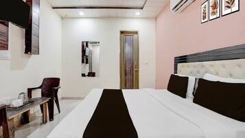 1 bedroom, desk, bed sheets