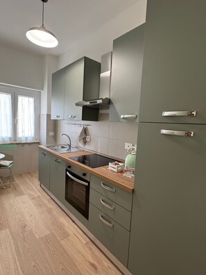 Fridge, oven, stovetop, dishwasher - Cozy family apartment, well connected and close to the Vatican Museums, (Roma)