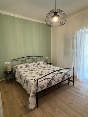 2 bedrooms, free WiFi, bed sheets - Cozy family apartment, well connected and close to the Vatican Museums, (Roma)