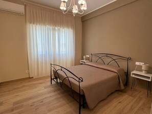 2 bedrooms, free WiFi, bed sheets - Cozy family apartment, well connected and close to the Vatican Museums, (Roma)
