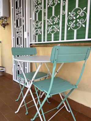 Outdoor dining - Cozy family apartment, well connected and close to the Vatican Museums, (Roma)