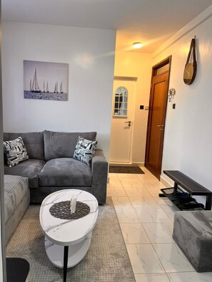 Living area - Soothing apartment in Nairobi perfect for your city getaway (Nairobi)