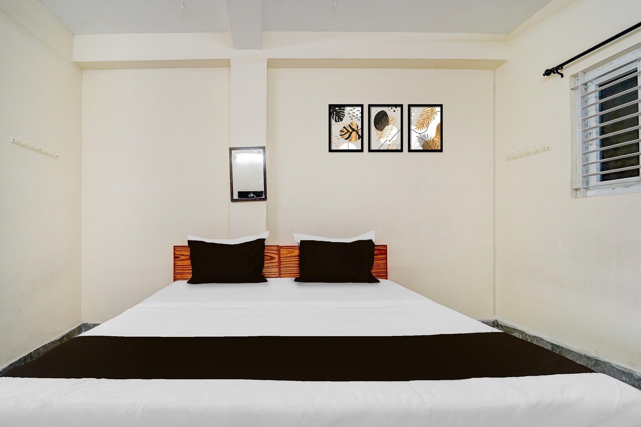 1 Schlafzimmer, Schreibtisch, Bettwäsche