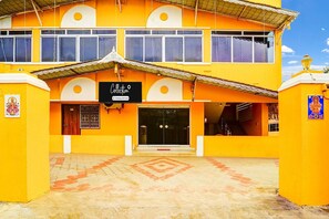 Unclassified image, 2 of 56, button - Collection O Thirukadaiyur Bus Terminal (Rudrapur)