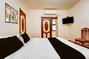 Escritorio y ropa de cama 