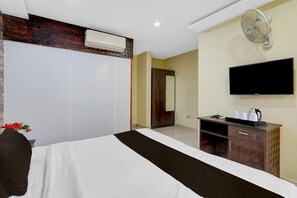 Unclassified image, 3 of 27, button - Collection O Indian Music Museum (Bangalore)