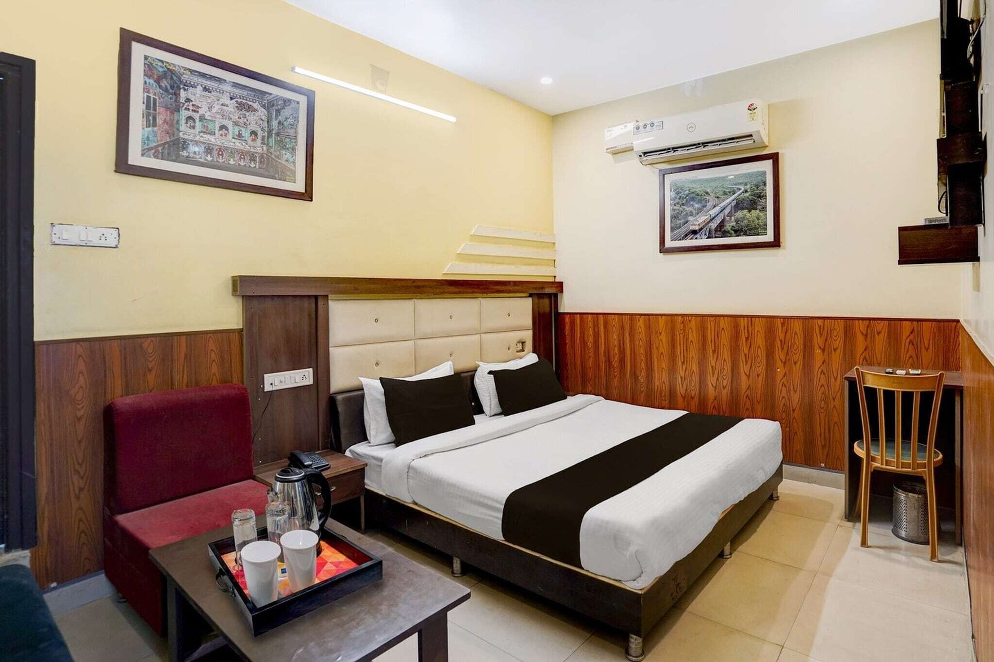 Skrivebord og sengetøy