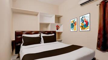 1 間睡房、書桌、床單