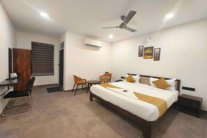 1 chambre, bureau, draps fournis