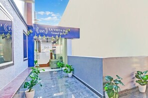 Lobby - Townhouse La Vista Inn Grand Hotel (Hyderabad)