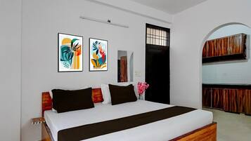 1 bedroom, desk, bed sheets