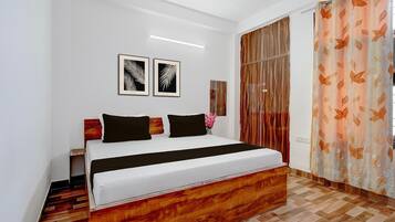 1 bedroom, desk, bed sheets